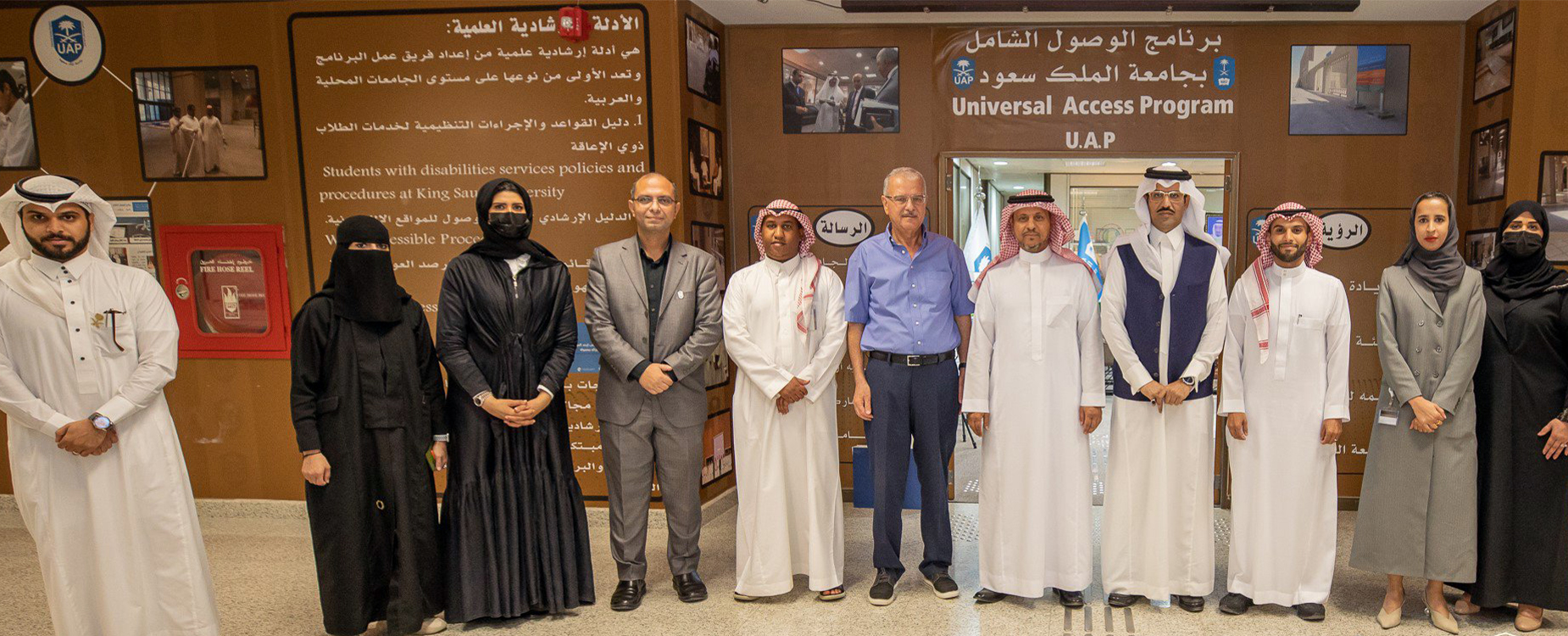 صورة جماعية مع نائب رئيس الجامعة للشؤون التعليمية والاكاديمية